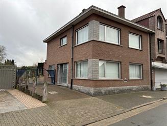 Woonhuis en bedrijfsruimte te koop in Denderleeuw
