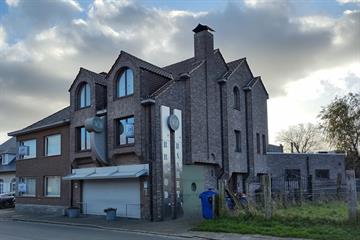 Commercieel pand met appartement te koop in Denderleeuw